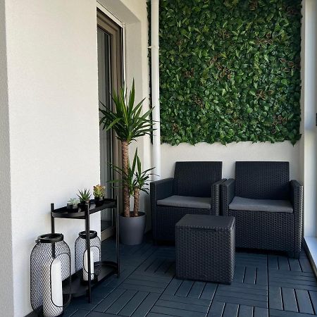 Appartement Avec Son Jardin D'Hiver 普瓦西 外观 照片