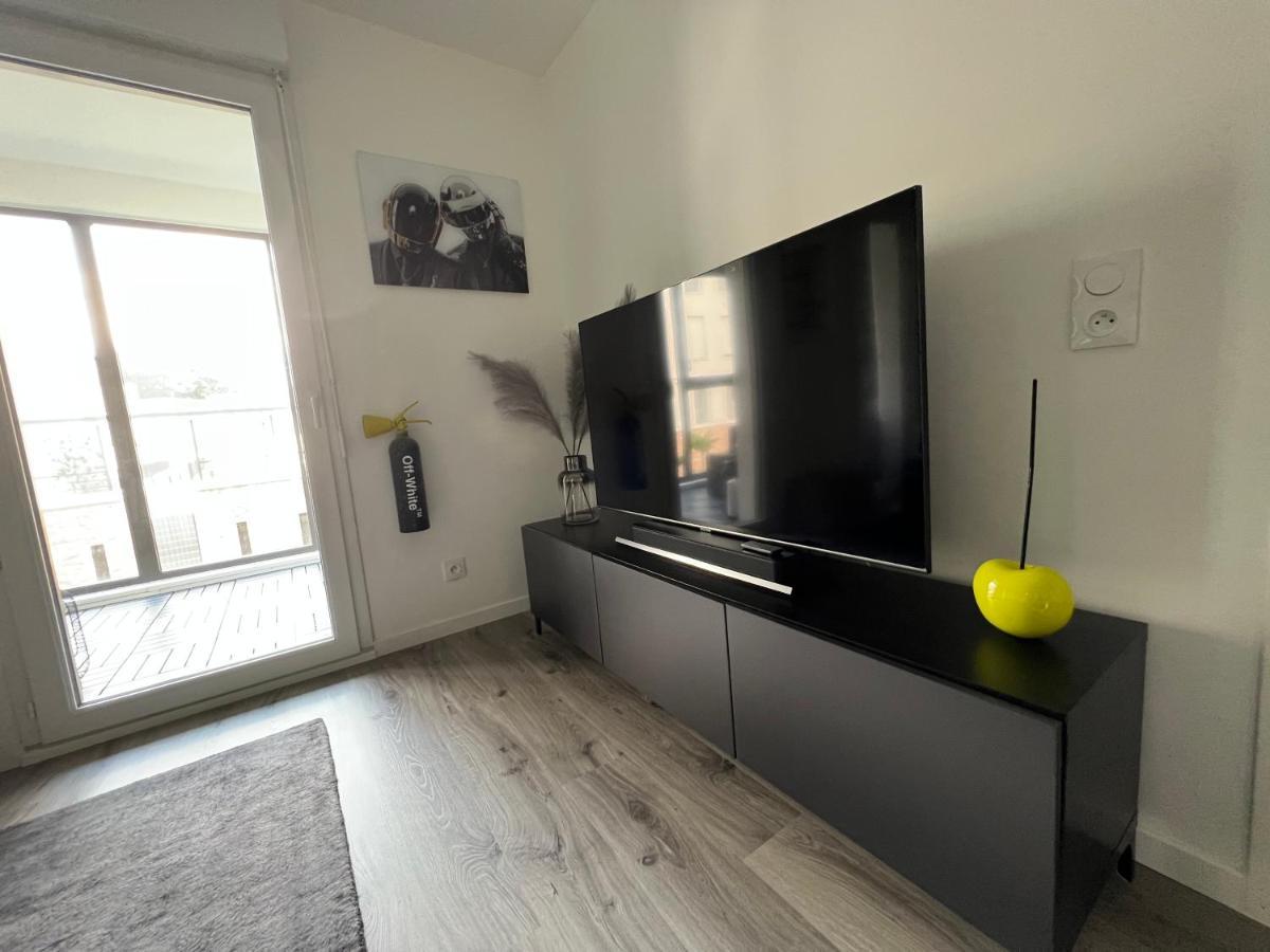 Appartement Avec Son Jardin D'Hiver 普瓦西 外观 照片