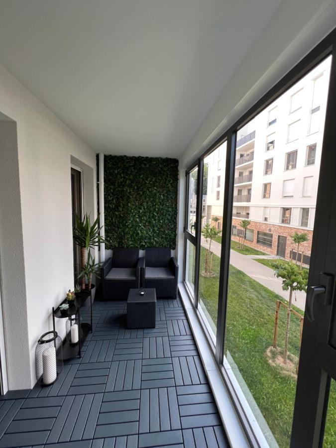 Appartement Avec Son Jardin D'Hiver 普瓦西 外观 照片